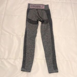 Gym shark leggings
